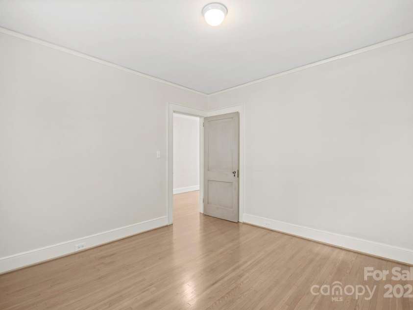 3724 Commonwealth Avenue, Charlotte, NC 28205.  MLS# CAR4287119, YatesRealty ID 13643. Primary Bedroom