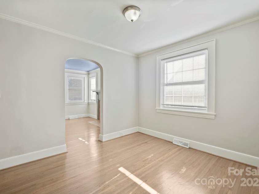 3724 Commonwealth Avenue, Charlotte, NC 28205.  MLS# CAR4287119, YatesRealty ID 13643. Spacious dining room