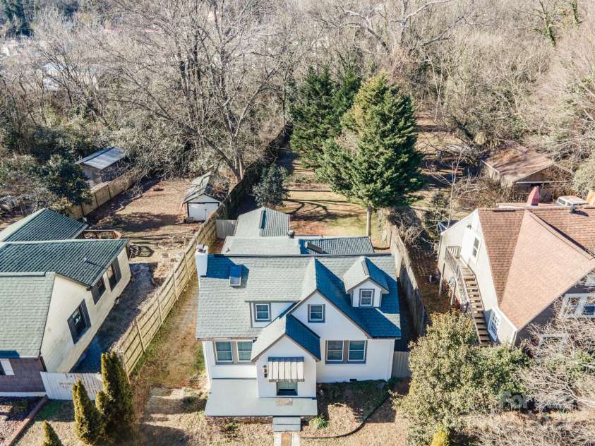 3724 Commonwealth Avenue, Charlotte, NC 28205.  MLS# CAR4287119, YatesRealty ID 13643. Welcome to 3724 Commonwealth Avenue! .35 acre lot with fenced backyard