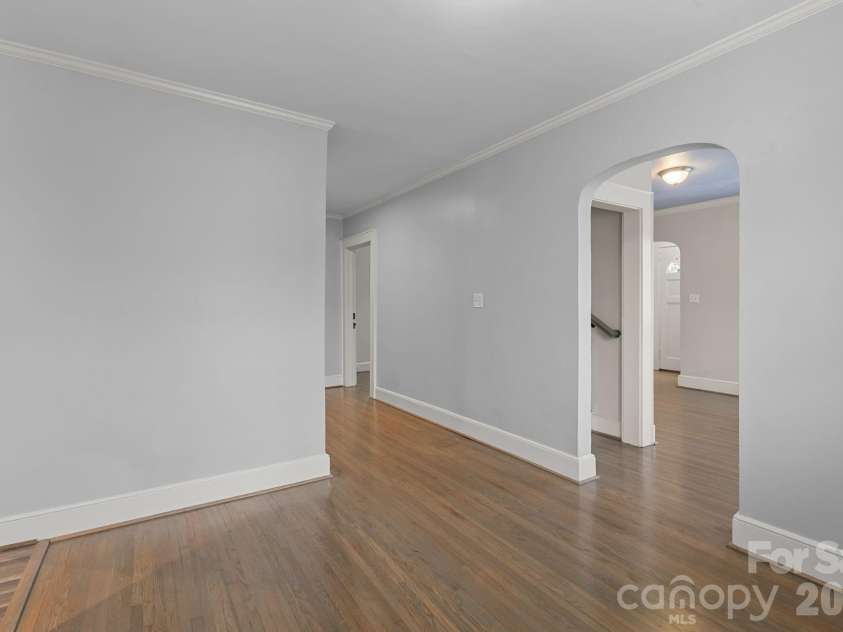 3724 Commonwealth Avenue, Charlotte, NC 28205.  MLS# CAR4334519, YatesRealty ID 13643. 