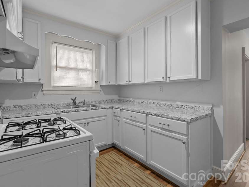 3724 Commonwealth Avenue, Charlotte, NC 28205.  MLS# CAR4334519, YatesRealty ID 13643. 