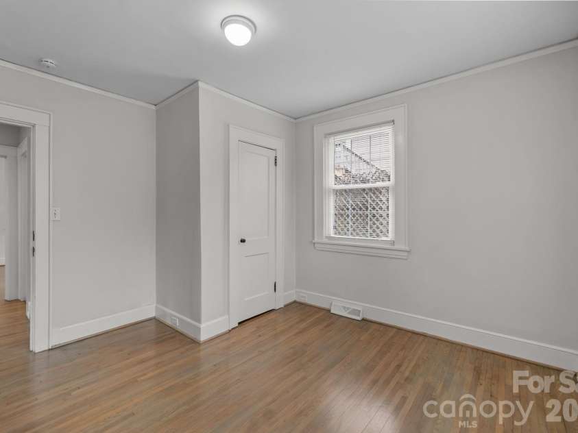 3724 Commonwealth Avenue, Charlotte, NC 28205.  MLS# CAR4334519, YatesRealty ID 13643. 