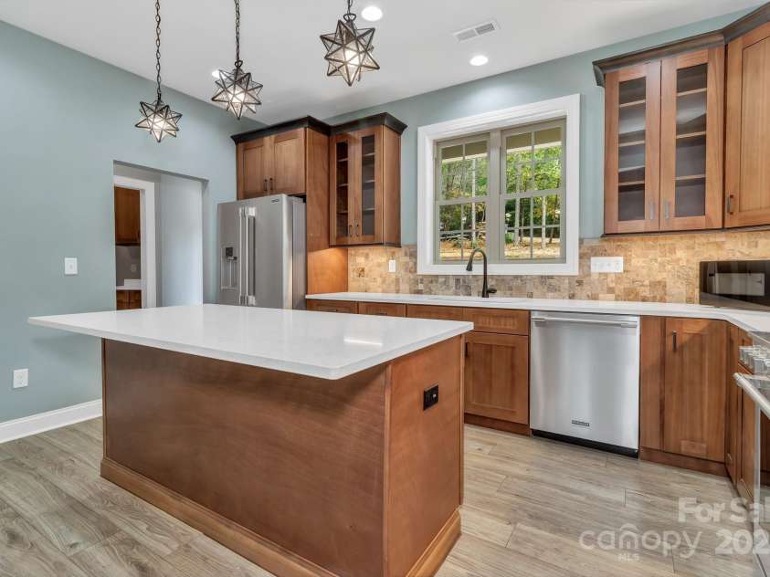 926 Settlers Trail, Mars Hill, NC 28754.  MLS# CAR4305867, YatesRealty ID 13643. 