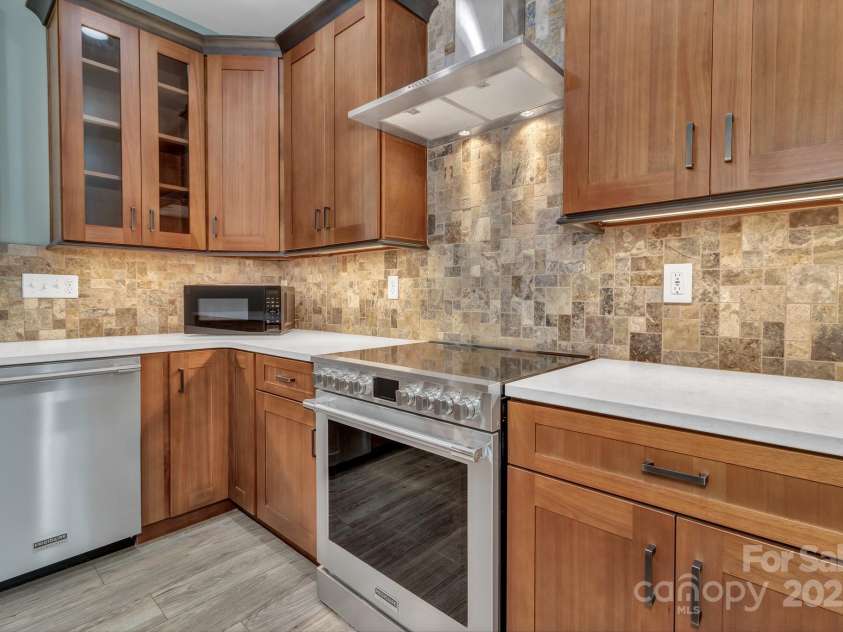 926 Settlers Trail, Mars Hill, NC 28754.  MLS# CAR4305867, YatesRealty ID 13643. 