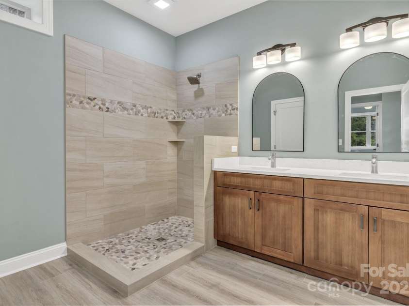 926 Settlers Trail, Mars Hill, NC 28754.  MLS# CAR4305867, YatesRealty ID 13643. 
