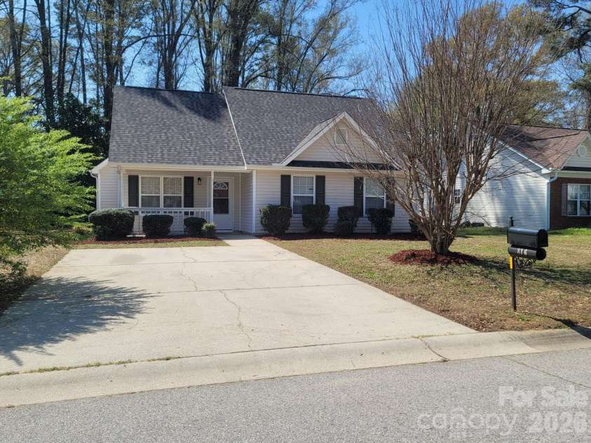 816 Horseman Drive, Rock Hill, SC 29730.  MLS# CAR4367925, YatesRealty ID 13644. Front Road View