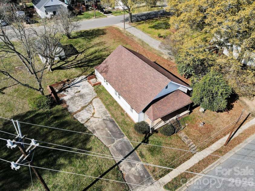 224 Mills Avenue, Mooresville, NC 28115.  MLS# CAR4361865, YatesRealty ID 13645. 