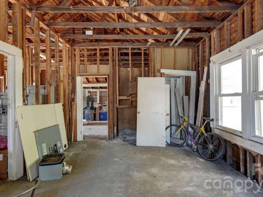 224 Mills Avenue, Mooresville, NC 28115.  MLS# CAR4361865, YatesRealty ID 13645. 