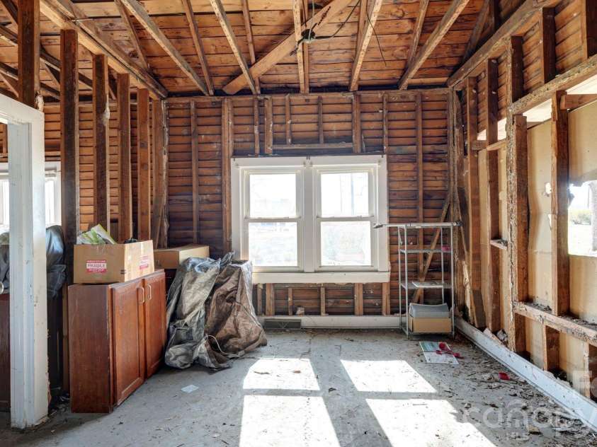 224 Mills Avenue, Mooresville, NC 28115.  MLS# CAR4361865, YatesRealty ID 13645. 