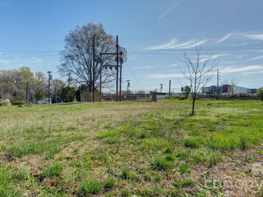 224 Mills Avenue, Mooresville, NC 28115.  MLS# CAR4361865, YatesRealty ID 13645. 