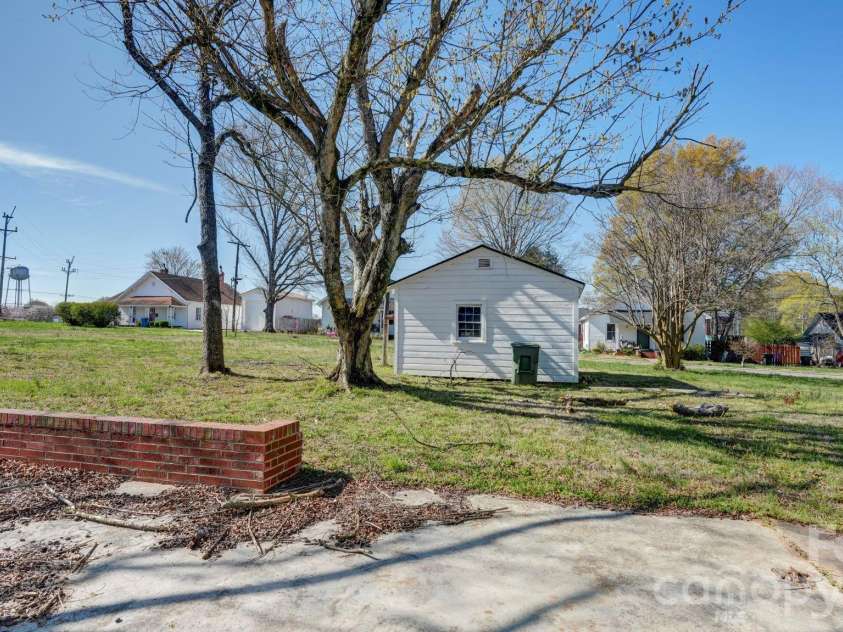 224 Mills Avenue, Mooresville, NC 28115.  MLS# CAR4361865, YatesRealty ID 13645. 