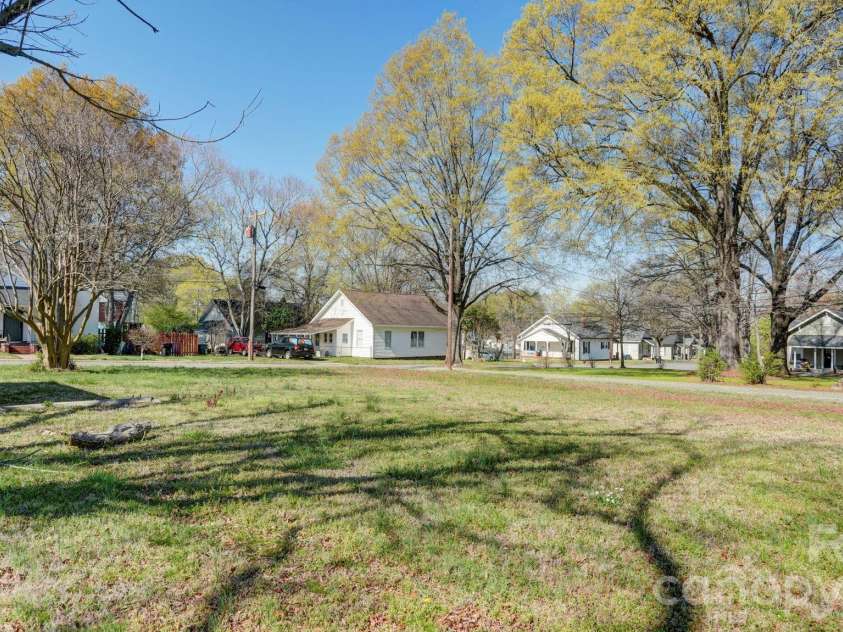 224 Mills Avenue, Mooresville, NC 28115.  MLS# CAR4361865, YatesRealty ID 13645. 