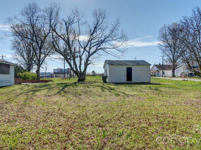 224 Mills Avenue, Mooresville, NC 28115.  MLS# CAR4361865, YatesRealty ID 13645. 