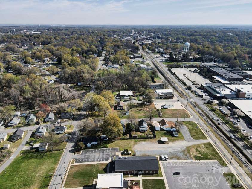 224 Mills Avenue, Mooresville, NC 28115.  MLS# CAR4361865, YatesRealty ID 13645. 