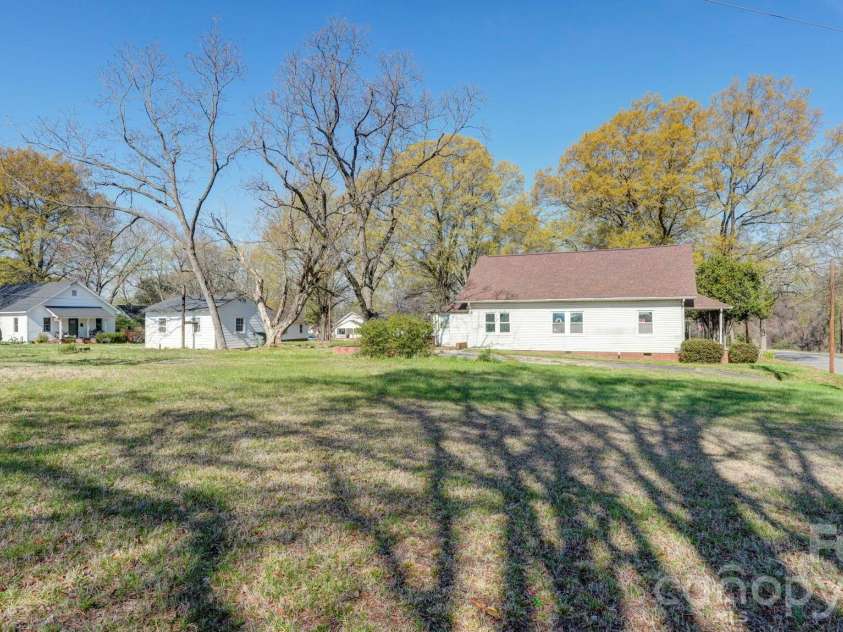 224 Mills Avenue, Mooresville, NC 28115.  MLS# CAR4361865, YatesRealty ID 13645. 