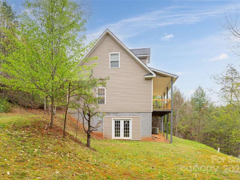 61 Quiet Woods Drive, Leicester, NC 28748.  MLS# CAR4241000, YatesRealty ID 13646. 