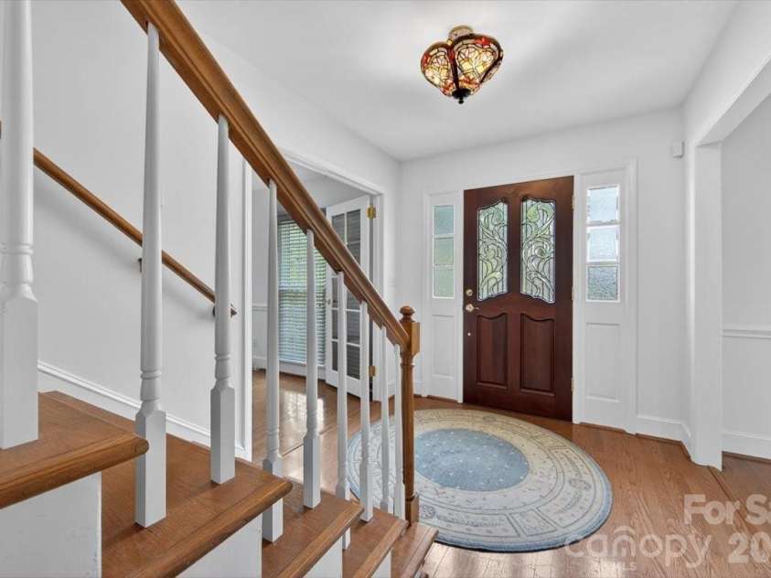 5918 Foxcrest Drive, Mint Hill, NC 28227.  MLS# CAR4364106, YatesRealty ID 13647. Entryway