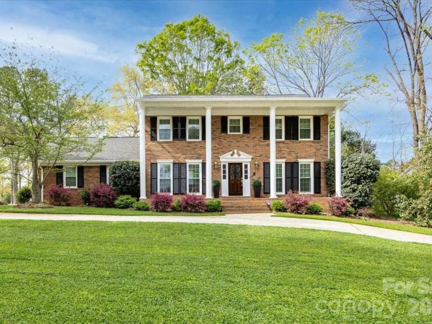 5918 Foxcrest Drive, Mint Hill, NC 28227.  MLS# CAR4364106, YatesRealty ID 13647. Front Exterior