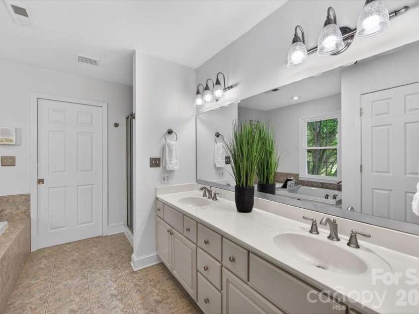 5918 Foxcrest Drive, Mint Hill, NC 28227.  MLS# CAR4364106, YatesRealty ID 13647. Primary Bathroom
