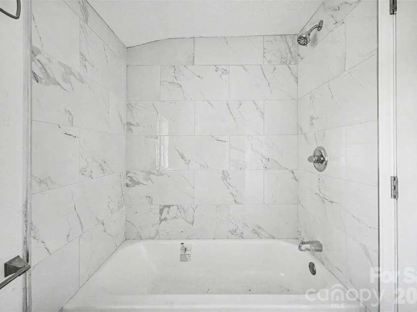 612 E Street, Newton, NC 28658.  MLS# CAR4334894, YatesRealty ID 13647. Bathroom