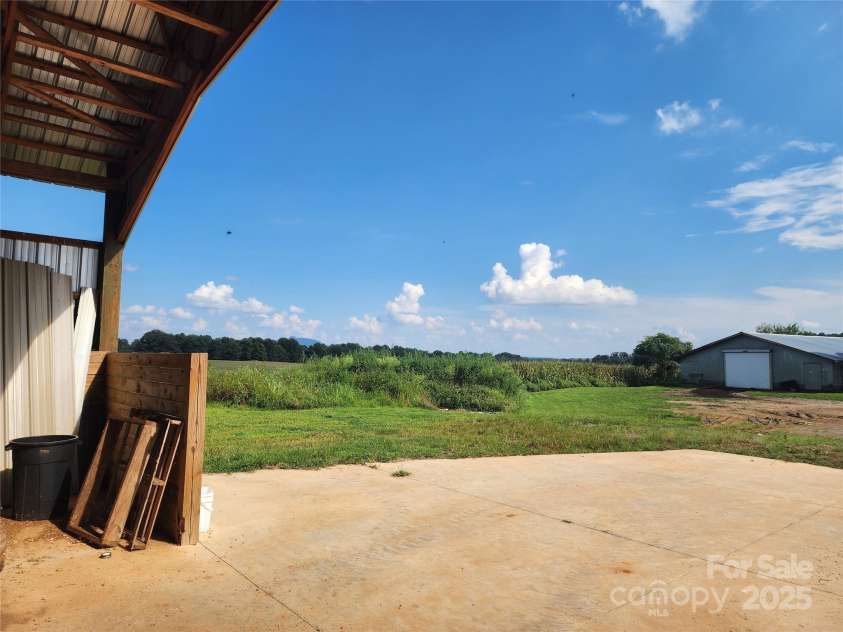 167 Buck Hollow Trail, Ararat, NC 27007.  MLS# CAR4295115, YatesRealty ID 1365. 