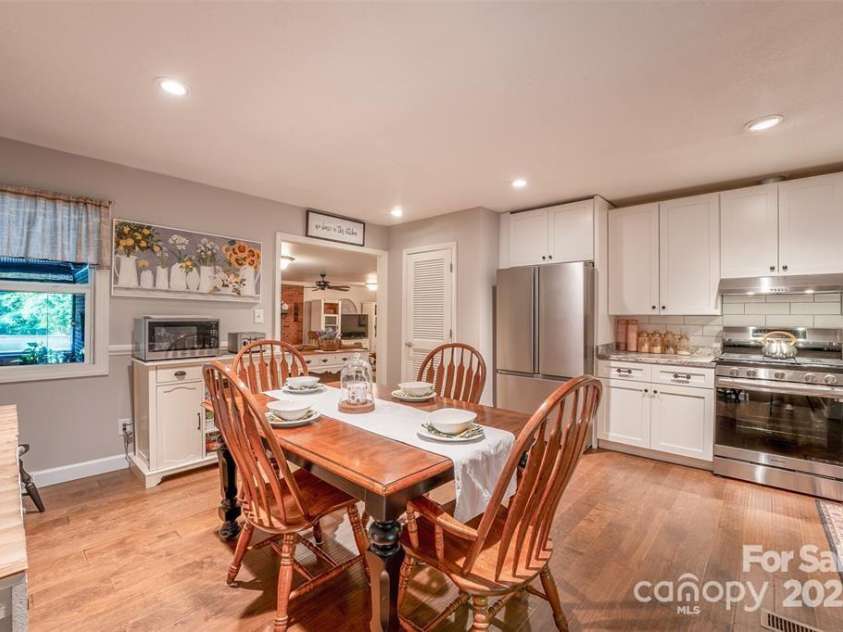4805 Nesbit Road, Monroe, NC 28112.  MLS# CAR4254388, YatesRealty ID 13650. Gas stove, dining area, high end countertops, soft close cabinetry, recessed lighting