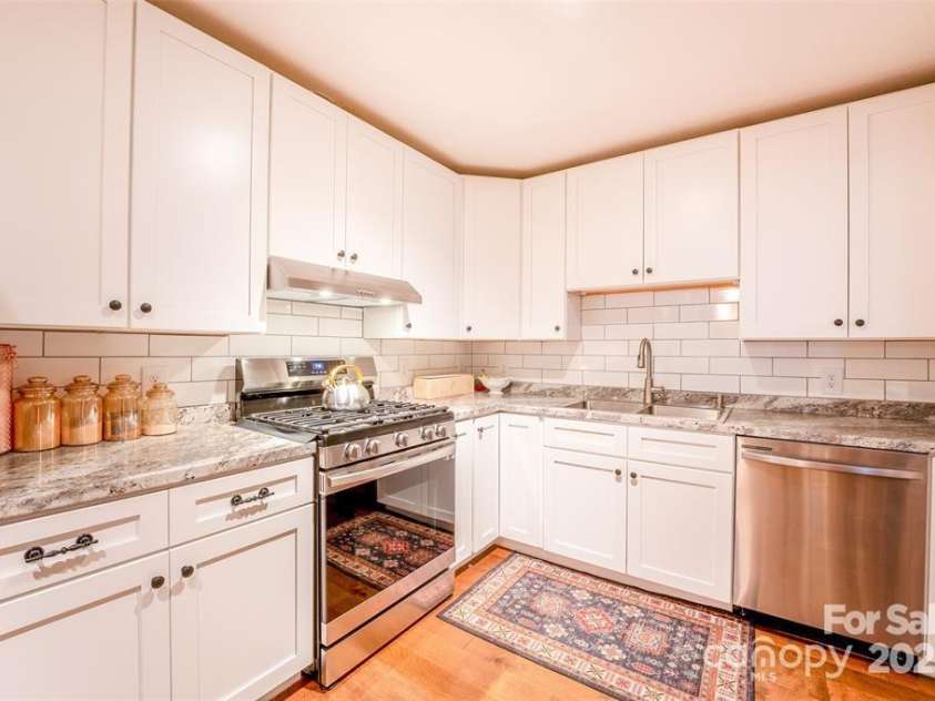 4805 Nesbit Road, Monroe, NC 28112.  MLS# CAR4254388, YatesRealty ID 13650. Look at all that space... and those countertops!