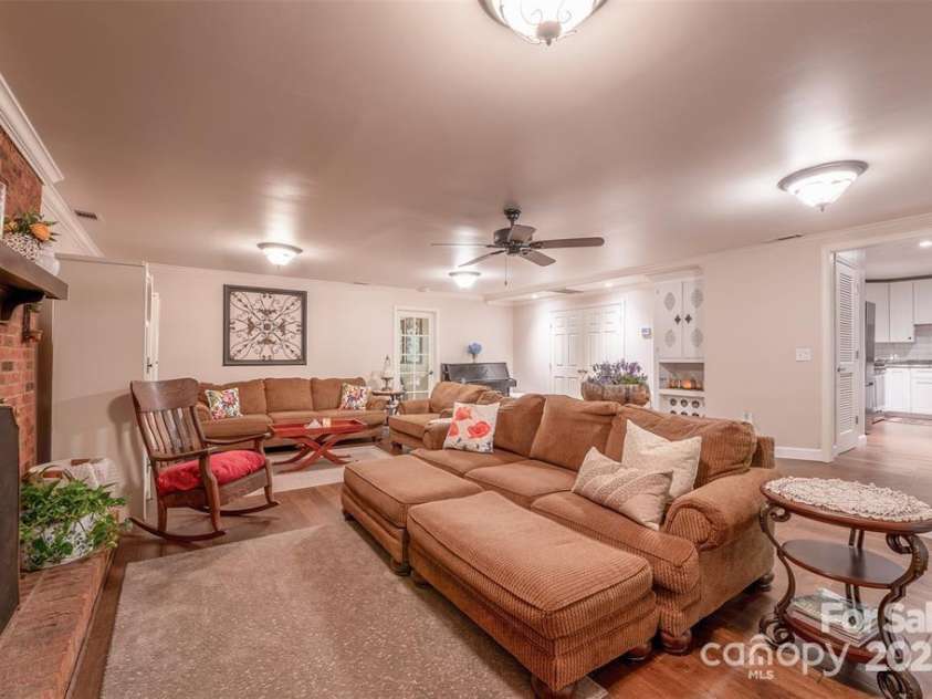4805 Nesbit Road, Monroe, NC 28112.  MLS# CAR4254388, YatesRealty ID 13650. Massive family room - perfect for an oversized comfy couch to sink into