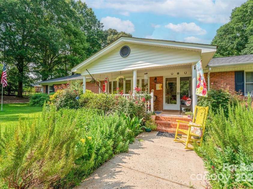 4805 Nesbit Road, Monroe, NC 28112.  MLS# CAR4254388, YatesRealty ID 13650. Welcome home - the beloved flower garden greets you as you exit the convenient circular driveway