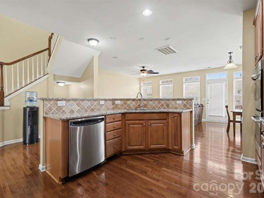 6148 Rockefeller Lane, Charlotte, NC 28210.  MLS# CAR4356884, YatesRealty ID 13650. Bar Countertop