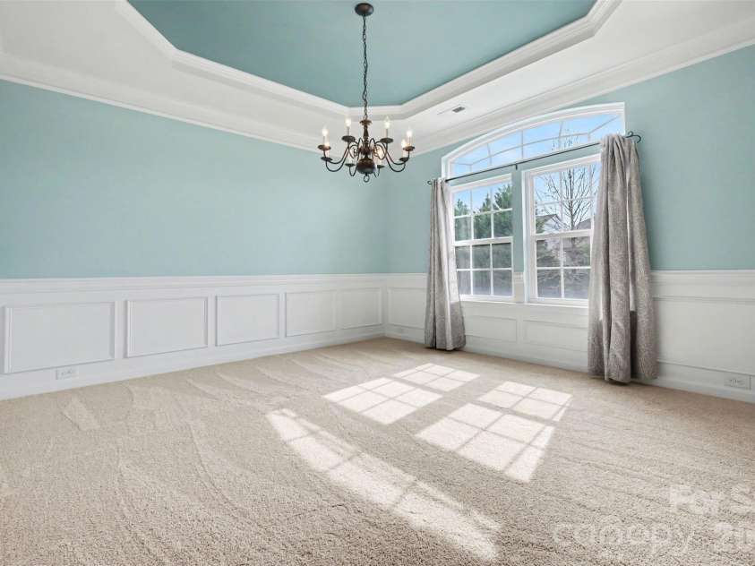 6148 Rockefeller Lane, Charlotte, NC 28210.  MLS# CAR4356884, YatesRealty ID 13650.  Dining Room With Tray Ceiling