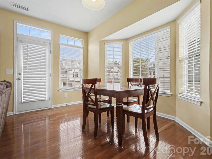 6148 Rockefeller Lane, Charlotte, NC 28210.  MLS# CAR4356884, YatesRealty ID 13650. Natural Light Filled Breakfast Nook