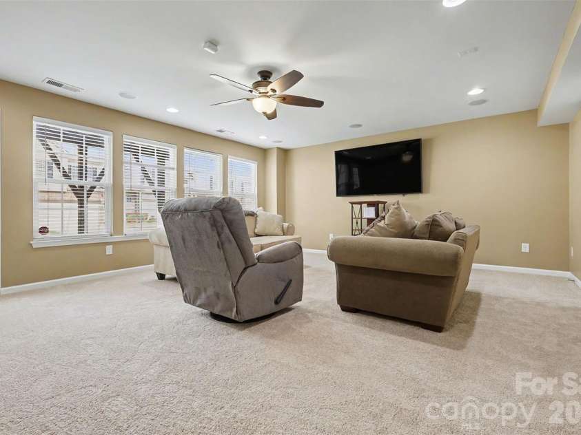 6148 Rockefeller Lane, Charlotte, NC 28210.  MLS# CAR4356884, YatesRealty ID 13650. Natural Light Filled Living Space
