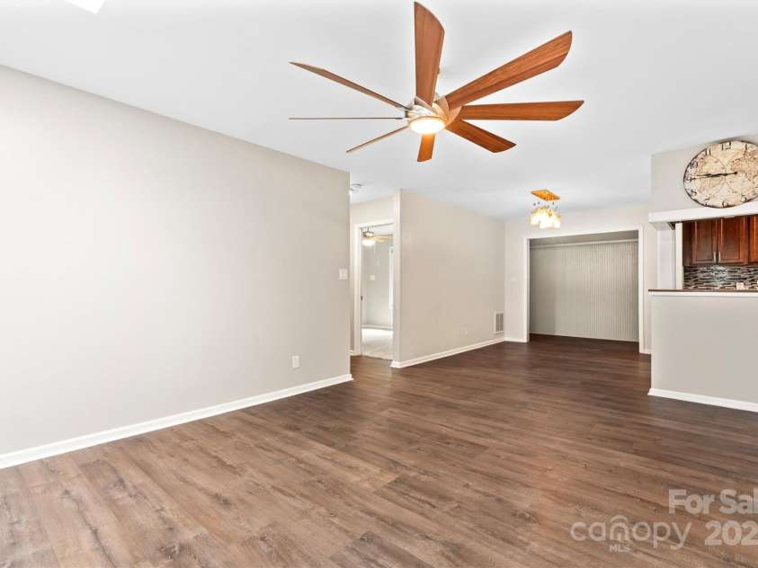 2615 Toddville Road, Charlotte, NC 28214.  MLS# CAR4245031, YatesRealty ID 13651. 