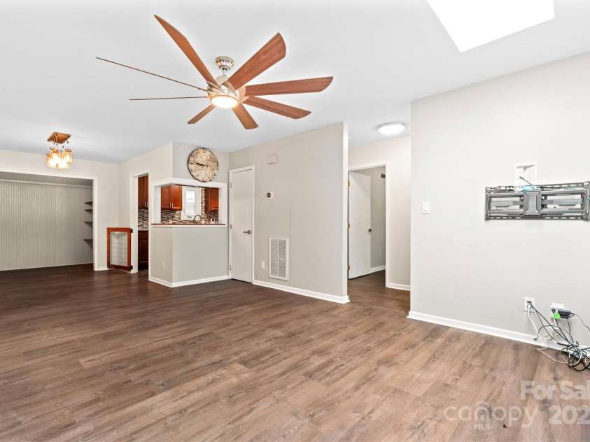 2615 Toddville Road, Charlotte, NC 28214.  MLS# CAR4245031, YatesRealty ID 13651. 