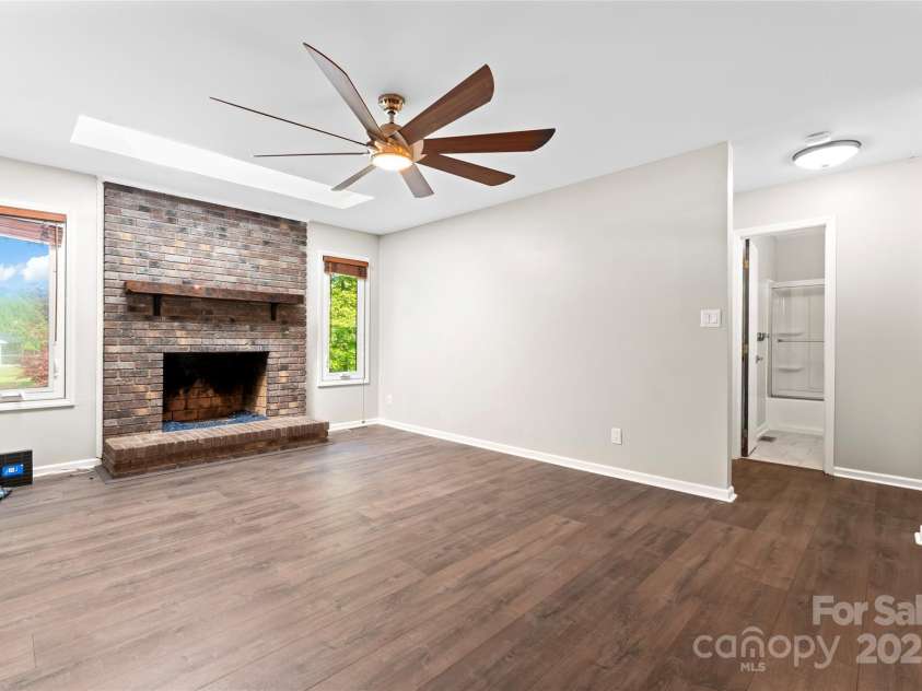 2615 Toddville Road, Charlotte, NC 28214.  MLS# CAR4245031, YatesRealty ID 13651. 