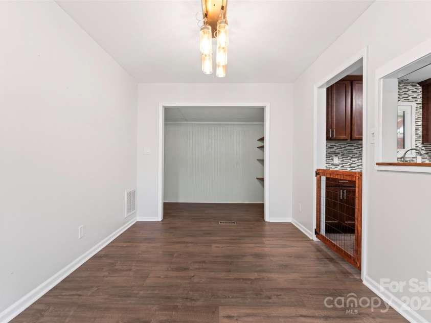 2615 Toddville Road, Charlotte, NC 28214.  MLS# CAR4245031, YatesRealty ID 13651. 