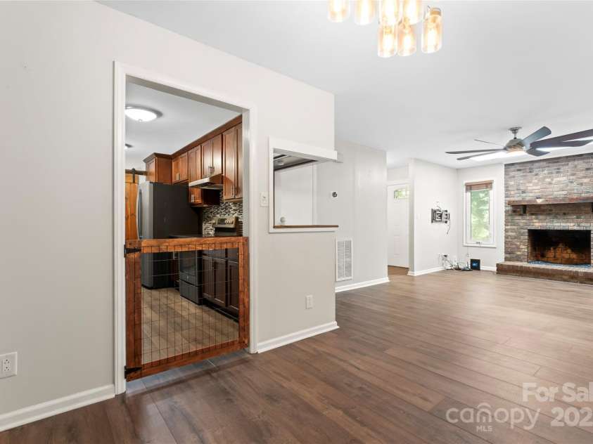 2615 Toddville Road, Charlotte, NC 28214.  MLS# CAR4245031, YatesRealty ID 13651. 