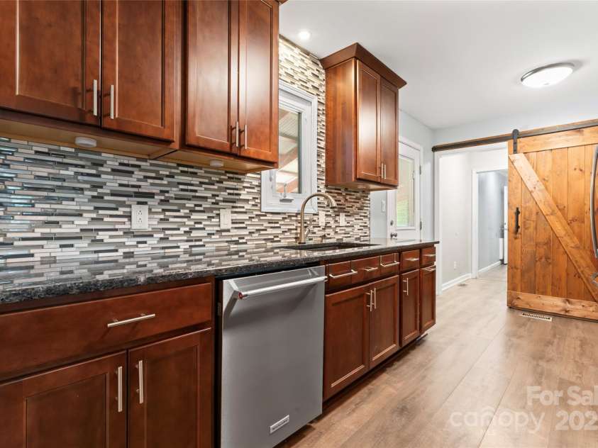 2615 Toddville Road, Charlotte, NC 28214.  MLS# CAR4245031, YatesRealty ID 13651. 