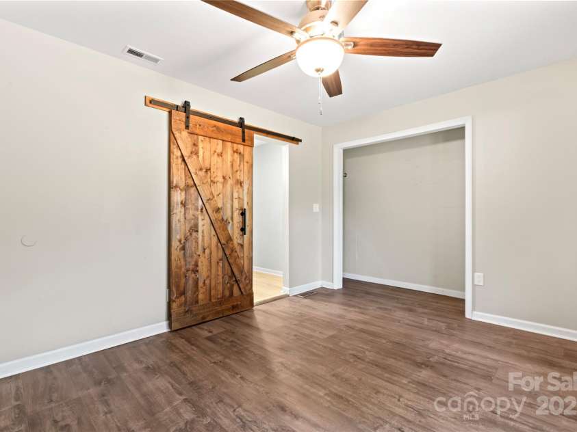 2615 Toddville Road, Charlotte, NC 28214.  MLS# CAR4245031, YatesRealty ID 13651. 