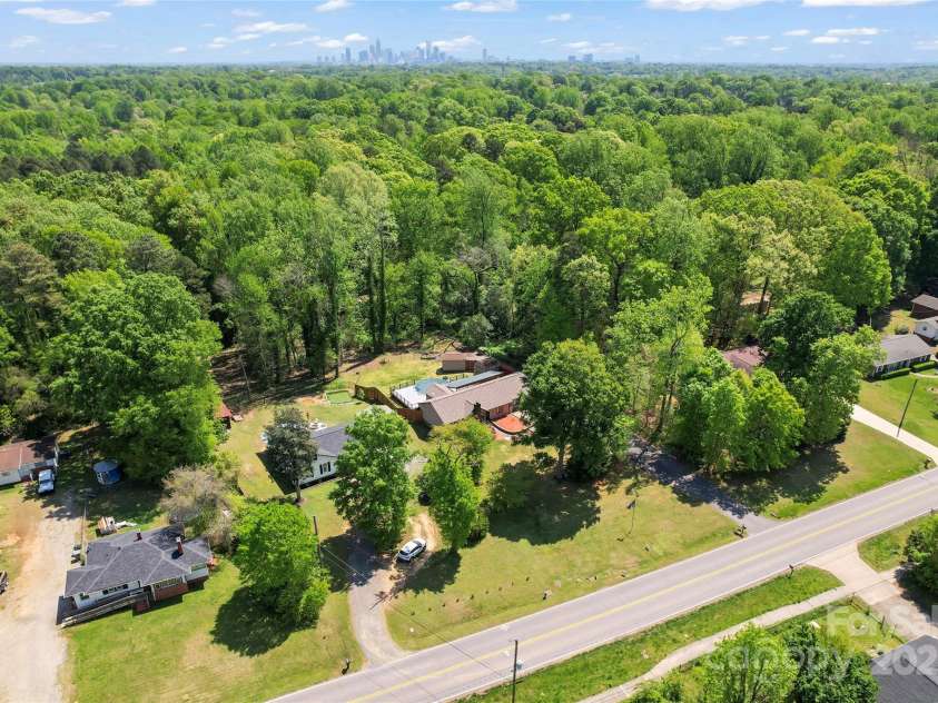 2615 Toddville Road, Charlotte, NC 28214.  MLS# CAR4245031, YatesRealty ID 13651. 