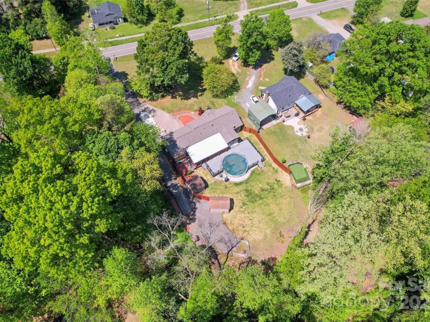 2615 Toddville Road, Charlotte, NC 28214.  MLS# CAR4245031, YatesRealty ID 13651. 