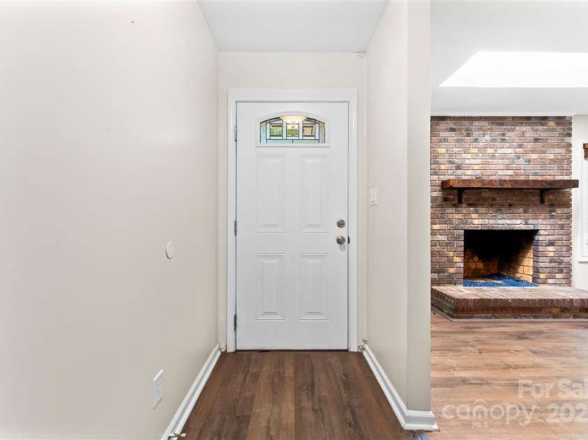 2615 Toddville Road, Charlotte, NC 28214.  MLS# CAR4245031, YatesRealty ID 13651. Foyer area