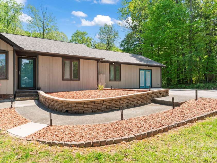 2615 Toddville Road, Charlotte, NC 28214.  MLS# CAR4245031, YatesRealty ID 13651. Front entry