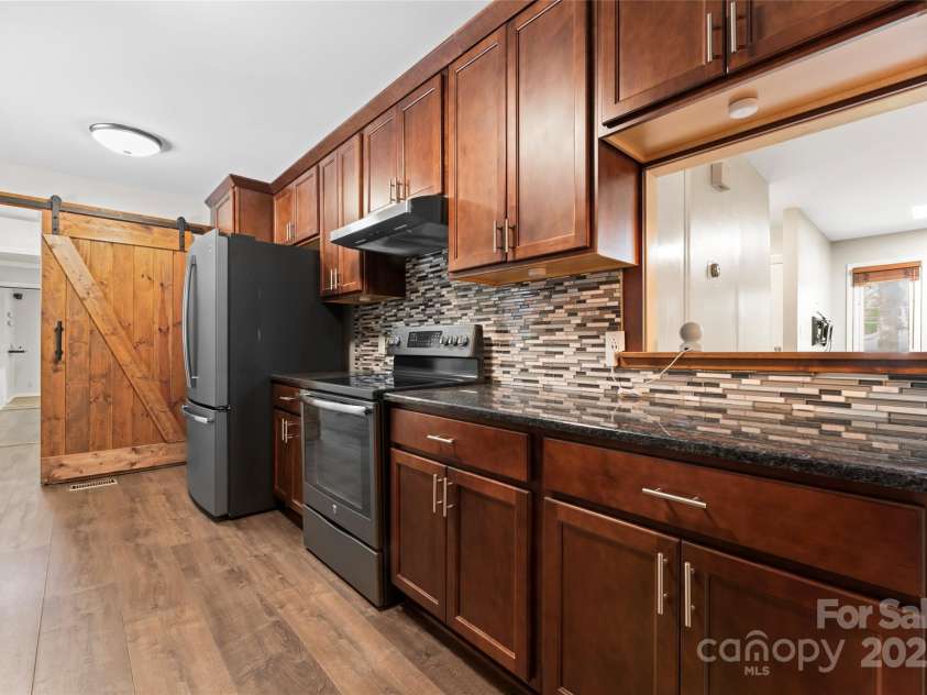 2615 Toddville Road, Charlotte, NC 28214.  MLS# CAR4245031, YatesRealty ID 13651. Kitchen