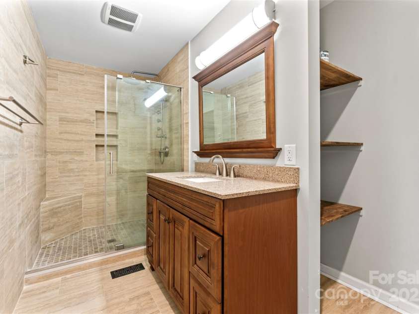 2615 Toddville Road, Charlotte, NC 28214.  MLS# CAR4245031, YatesRealty ID 13651. Primary ensuite