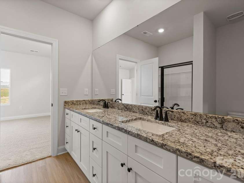 3613 Narrow Lane, Charlotte, NC 28215.  MLS# CAR4345695, YatesRealty ID 13652. 