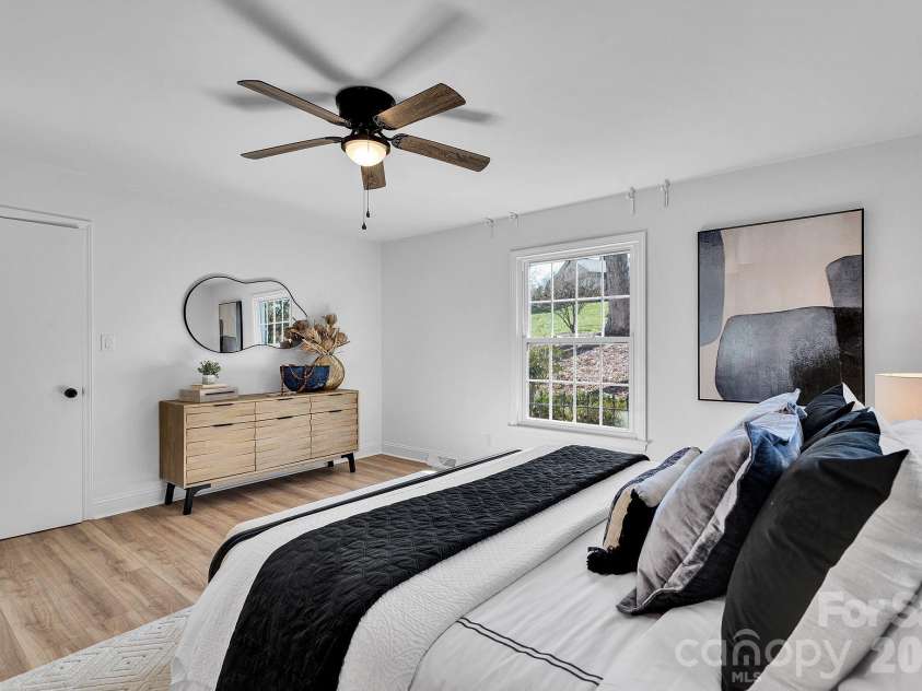3200 Highview Road, Charlotte, NC 28210.  MLS# CAR4344986, YatesRealty ID 13654. 