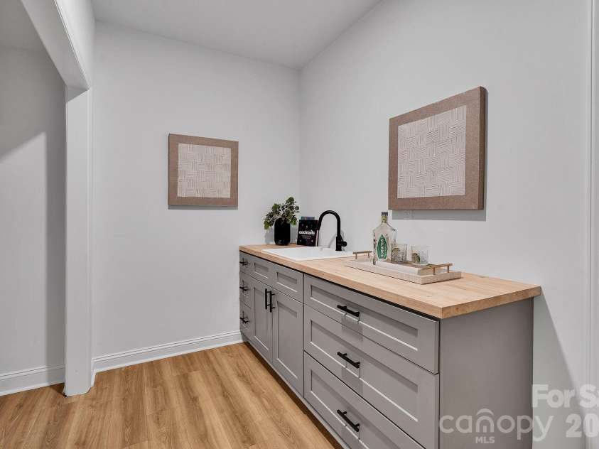 3200 Highview Road, Charlotte, NC 28210.  MLS# CAR4344986, YatesRealty ID 13654. 