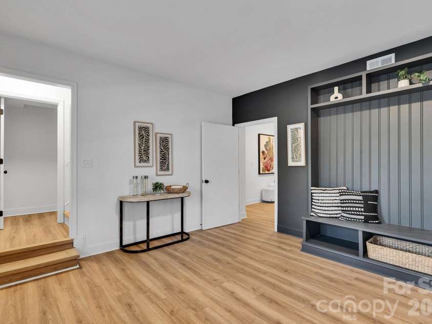 3200 Highview Road, Charlotte, NC 28210.  MLS# CAR4344986, YatesRealty ID 13654. Come on up!